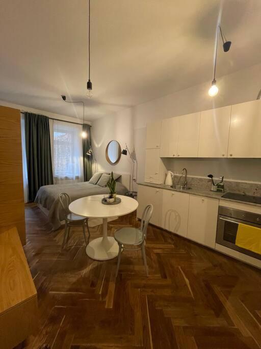 Cute Apartment Perfect For Business And Travel. Varšava Exteriér fotografie